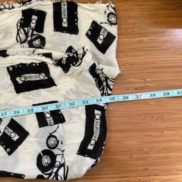 💰💰Infinity Scarf Cassette Tape Pattern - Picture 3 of 3